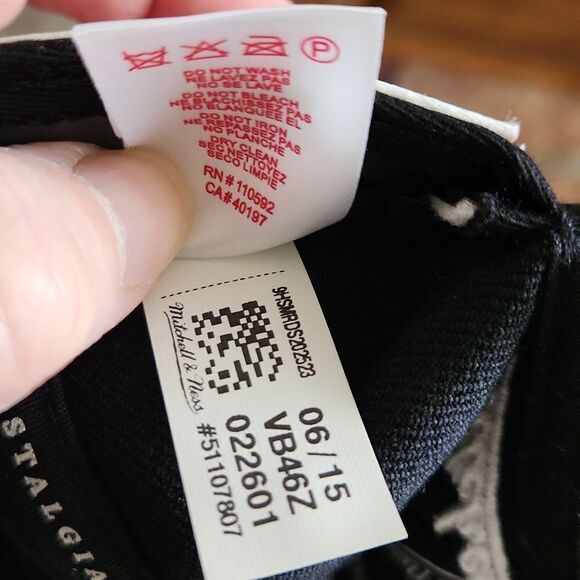 NEW Cleveland Cavaliers black and white snapback cap hat by Mitchell & Ness - Picture 8 of 8